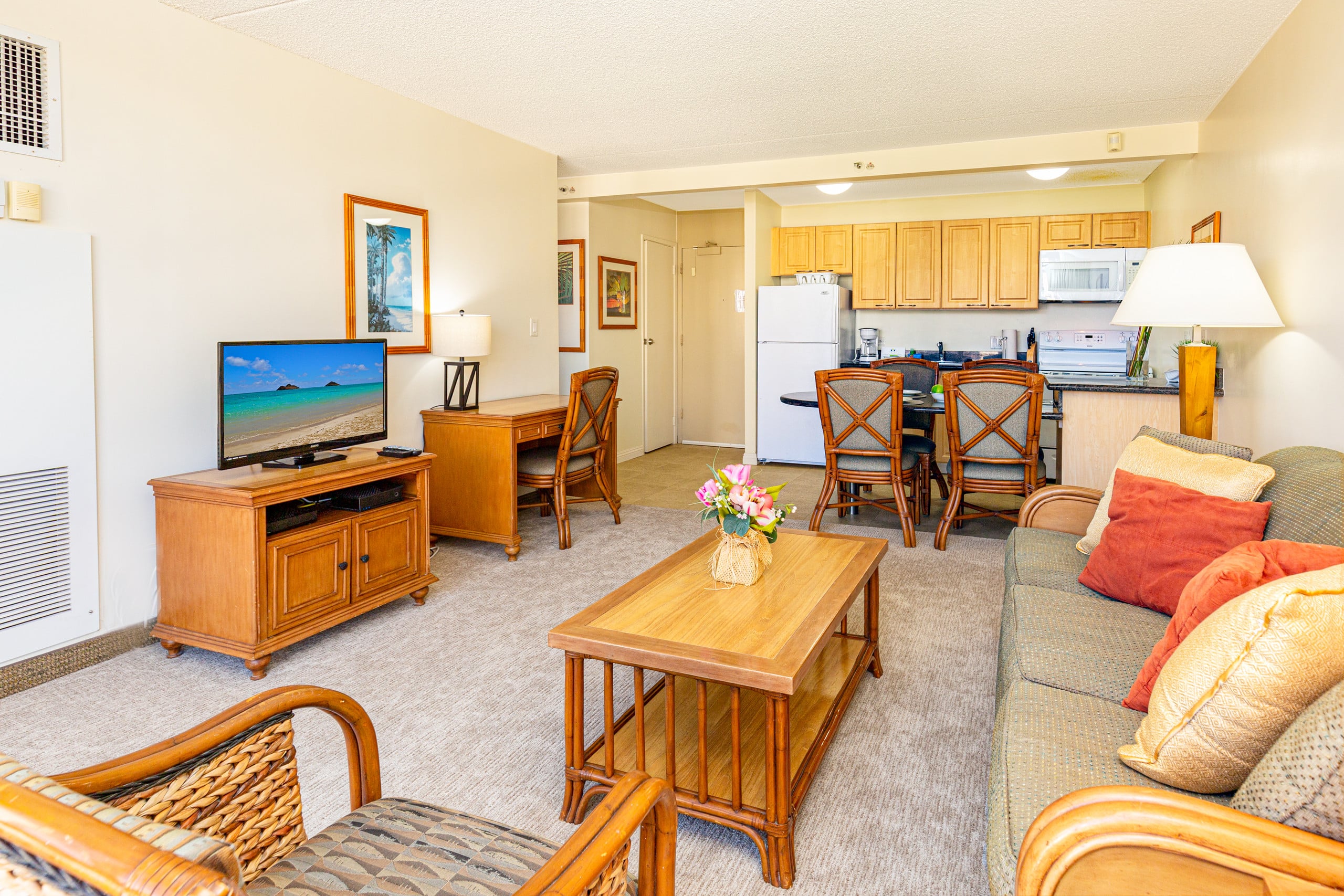 Condo in Honolulu · ★4.29 · 1 bedroom · 2 beds · 1 private bath - Image 3