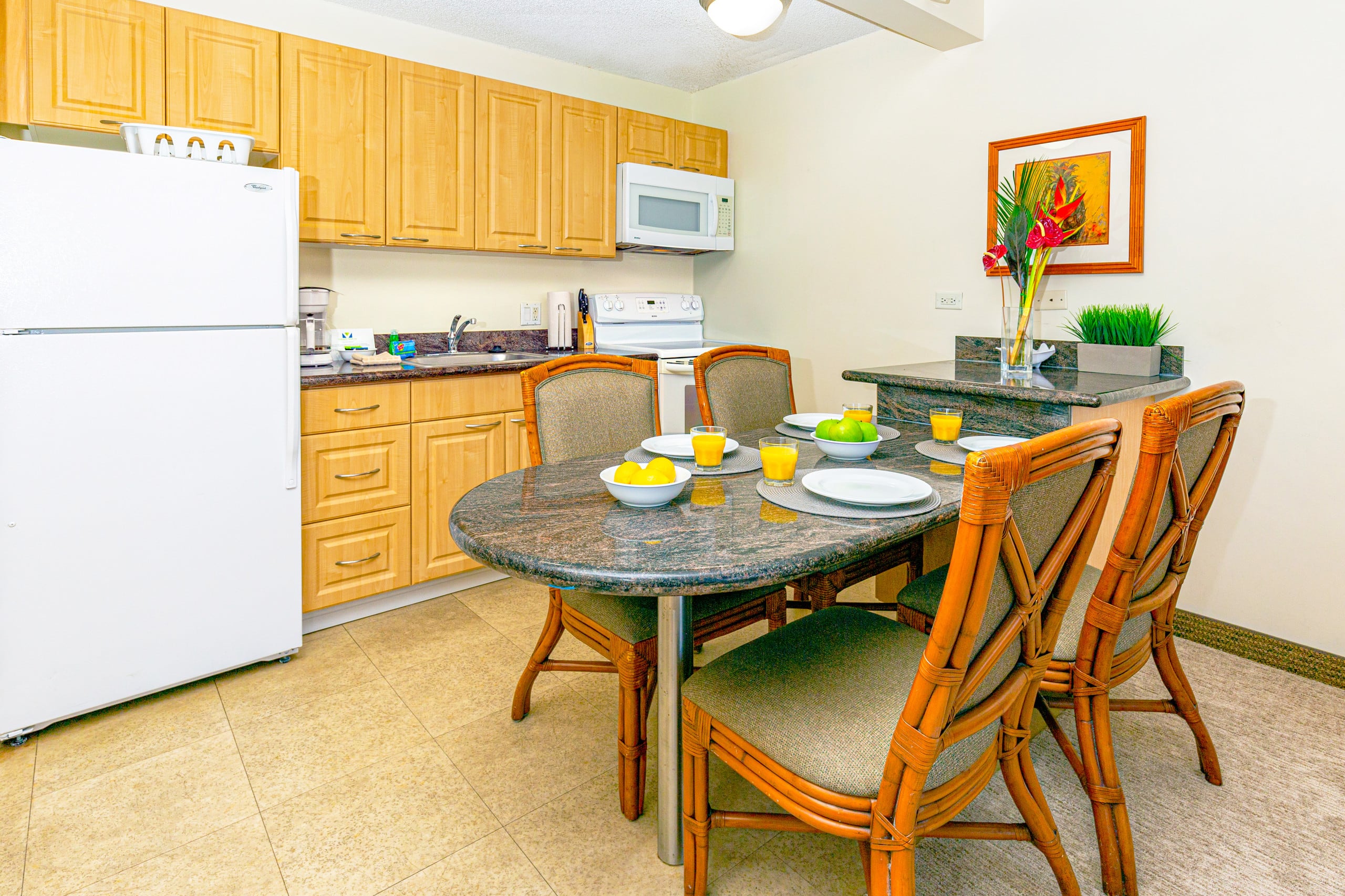 Condo in Honolulu · ★4.29 · 1 bedroom · 2 beds · 1 private bath - Image 5