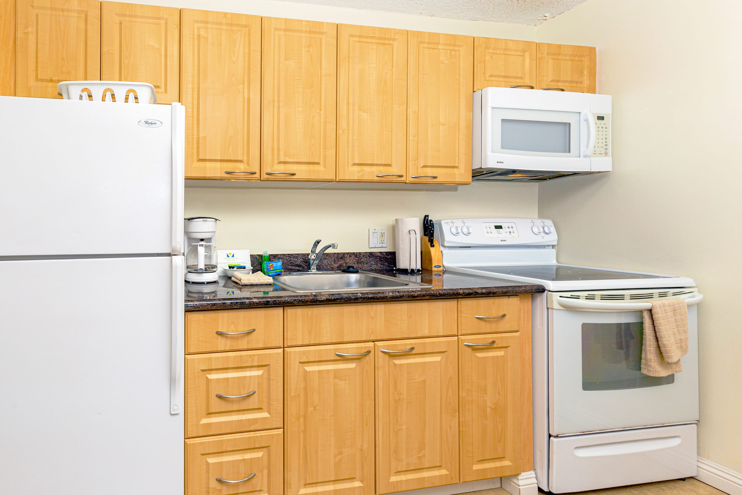 Condo in Honolulu · ★4.29 · 1 bedroom · 2 beds · 1 private bath - Image 4