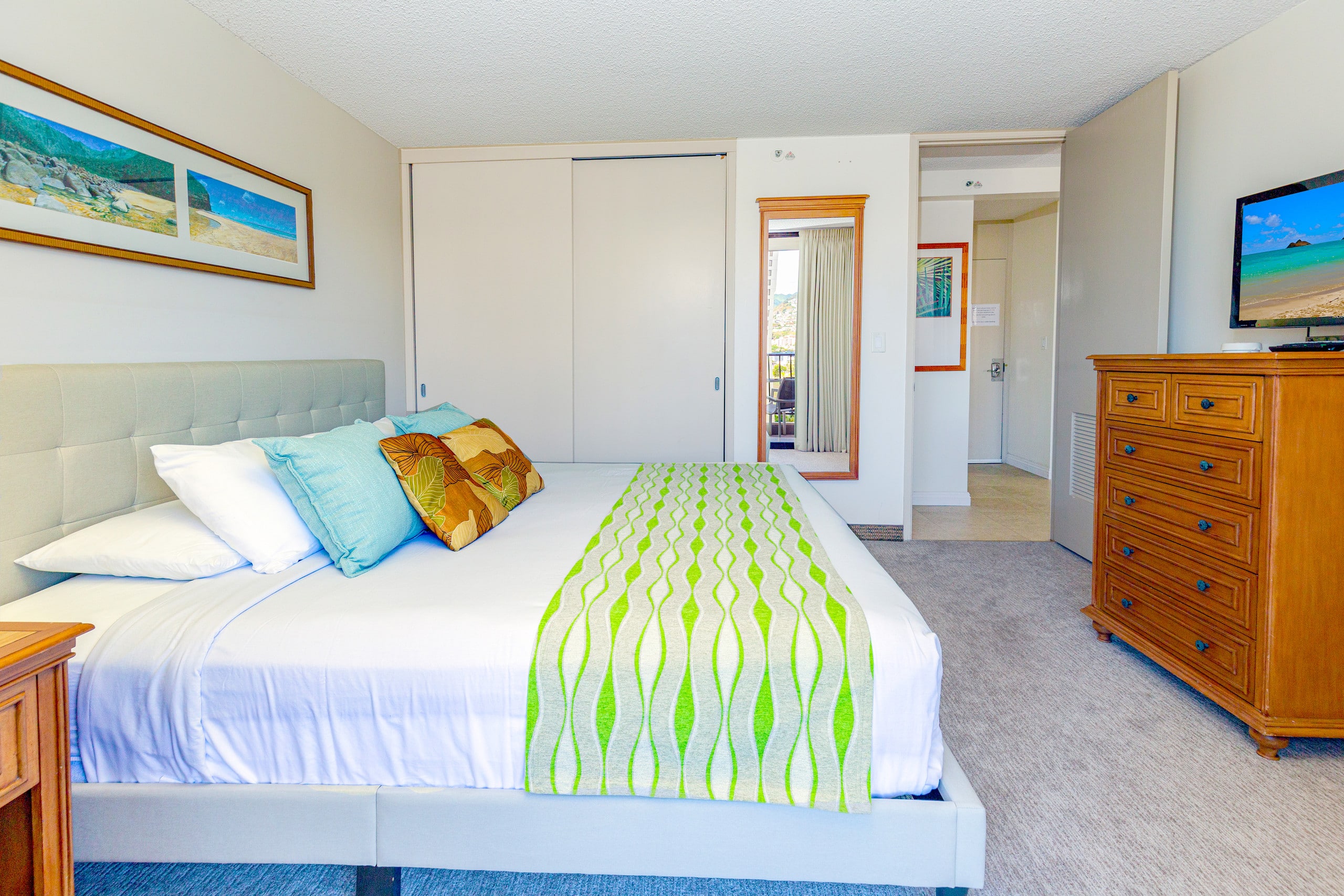 Condo in Honolulu · ★4.29 · 1 bedroom · 2 beds · 1 private bath - Image 9