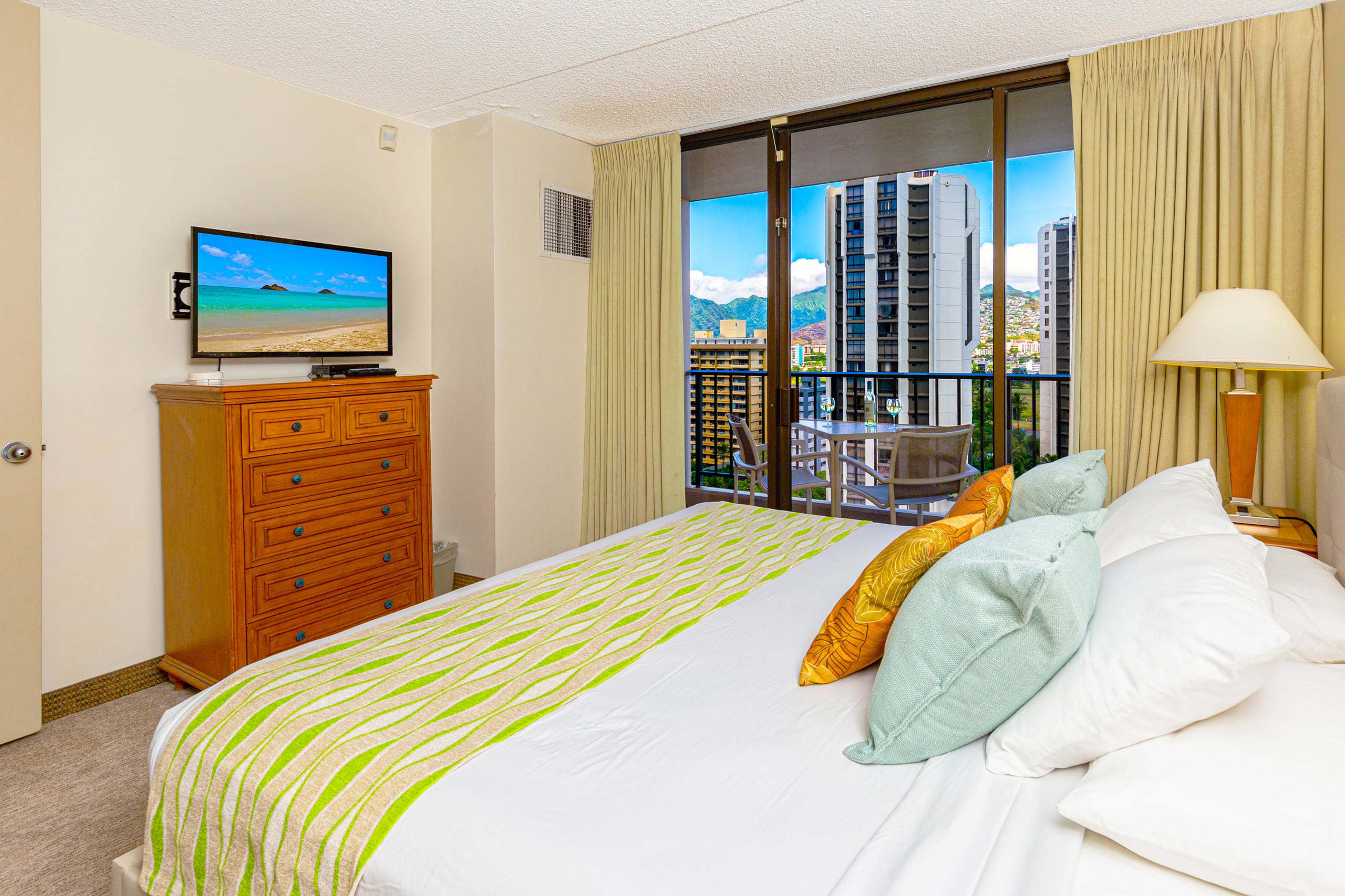 Condo in Honolulu · ★4.29 · 1 bedroom · 2 beds · 1 private bath - Image 1