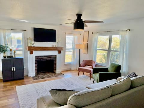 B&B's Place - Peaceful Farmhouse - Land Near Tulsa