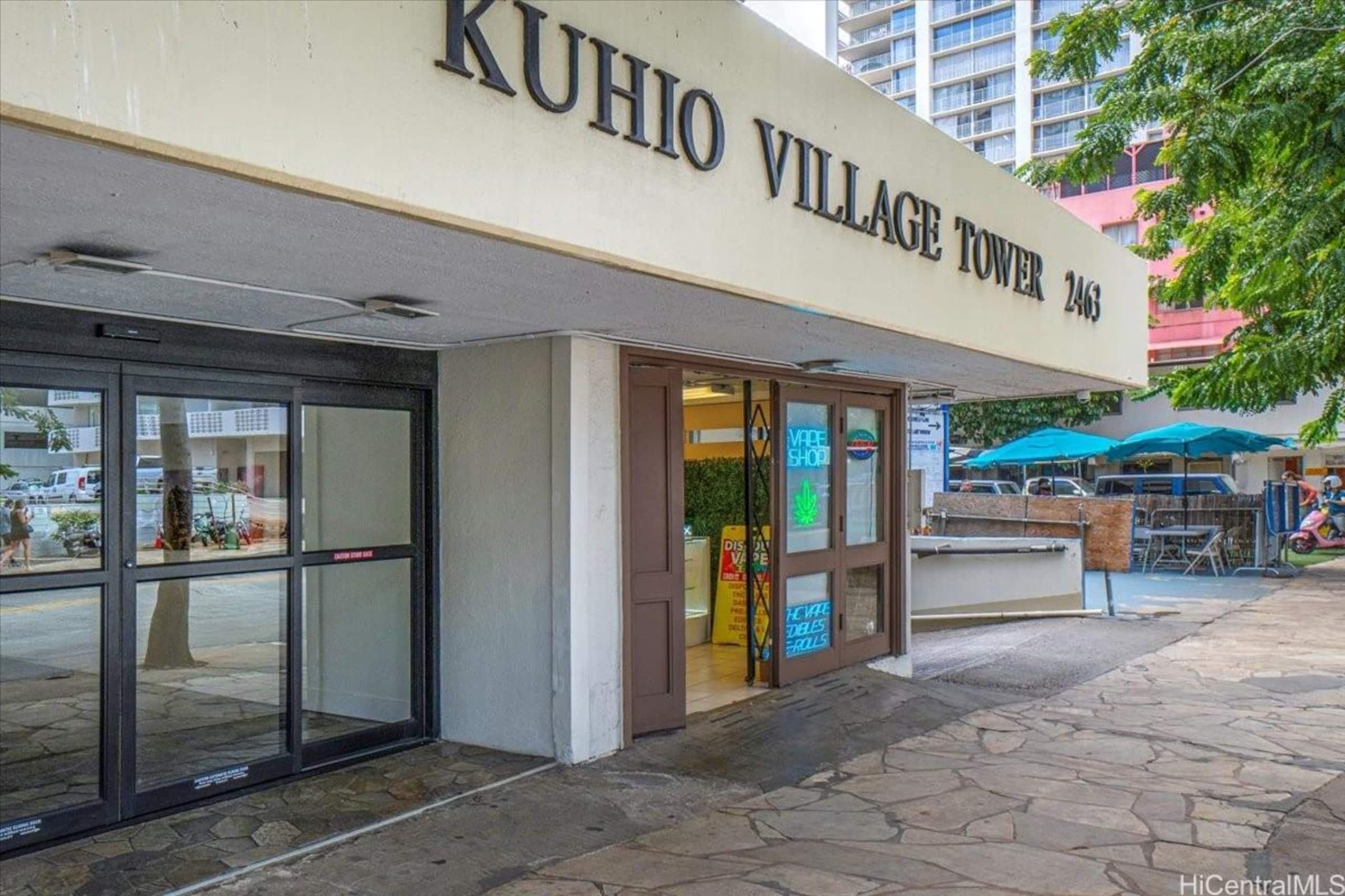 Waikiki Beach 2 Min Walk | Private Balcony Studio - Image 33