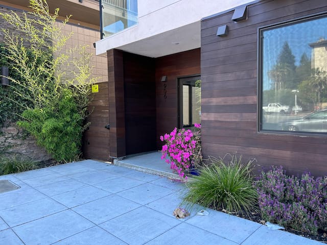 2024 built, sleek 5 br/3 ba, sleep 10 comfortably