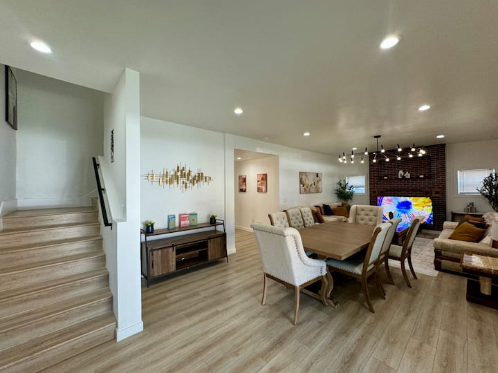 Newly Remodeled Spacious House - Los Angeles, CA