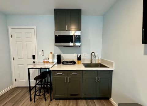 Top Airbnb: Comfy Little Getaway | Private Studio Free Parking in El Monte