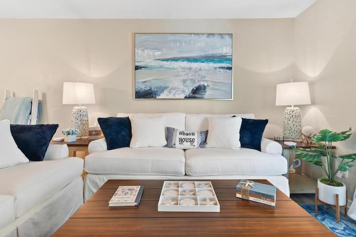 Seashell Retreat/stylish & Spacious/1 Blk To Beach - Jacksonville Beach, FL