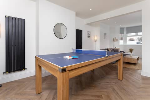 Luxury Town House w/ Pool Table