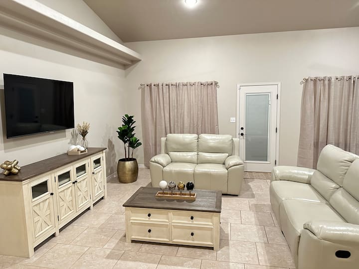 4 Bedroom Spacious Home - Carlsbad, NM