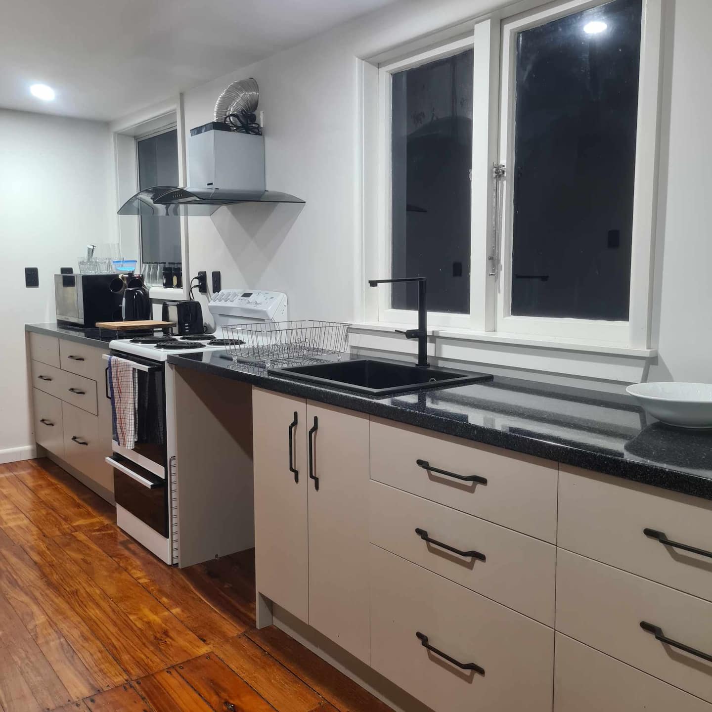 Coastal Bliss Retreat: Newly Renovated Home 1