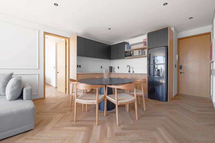 Penthouse A/C & Balcony in heart of Roma Norte gallery image 3