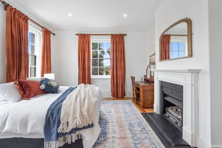 Devonshire House—Luxury with a Fascinating History