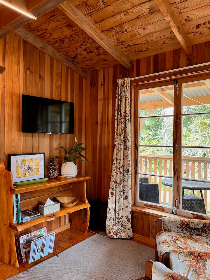 Magical Redwood Treehouse - Rotorua