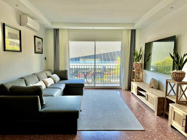 Newly renovated apartment, 6 mins walk to beach gallery image 2