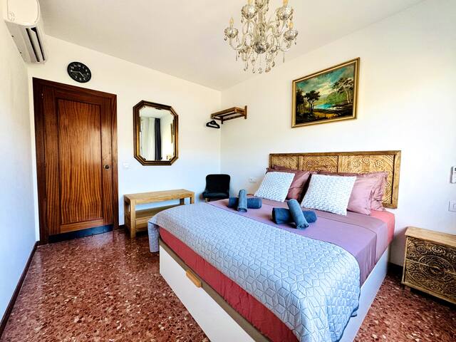 Newly renovated apartment, 6 mins walk to beach gallery image 4