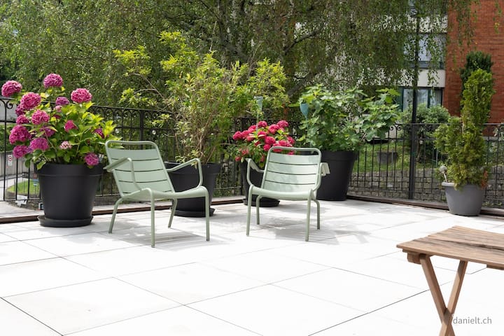 Lake View Terrace Apartment
