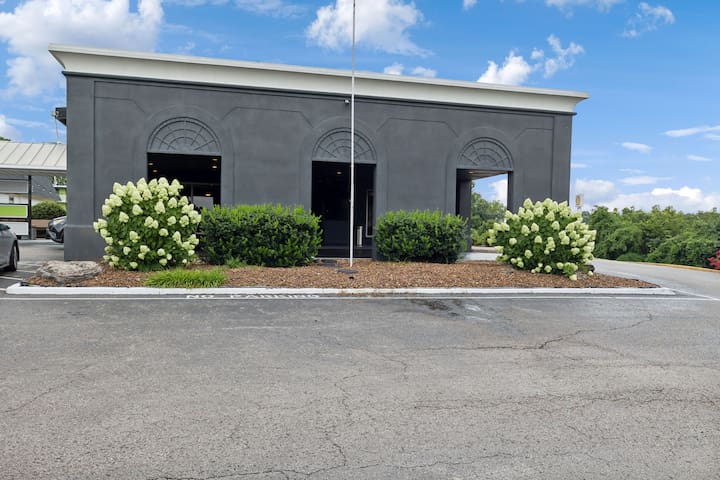 Hillside Crossing Hotel managed Airbnb listing 1