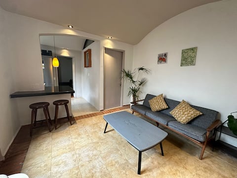 Popular Airbnb listing: Nice furnished apartment in Calvario Camisetas