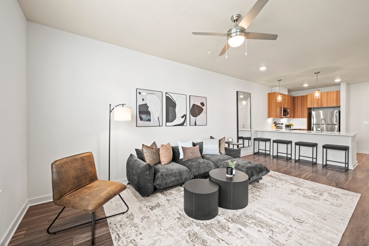 Popular Airbnb listing: Luxe One-Bedroom, West Midtown w/ Free Parking in Bolton