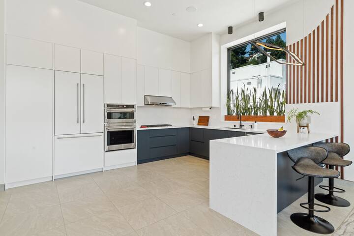 Modern Hilltop Luxury – Designer Retreat w/ Views gallery image 5