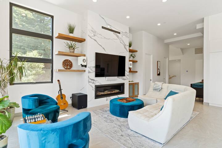 Modern Hilltop Luxury – Designer Retreat w/ Views gallery image 2