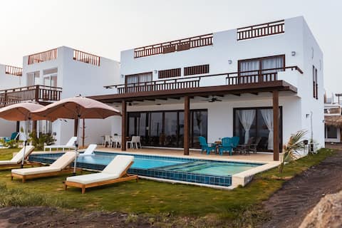 Complete House in El Paredón: Facing the sea!