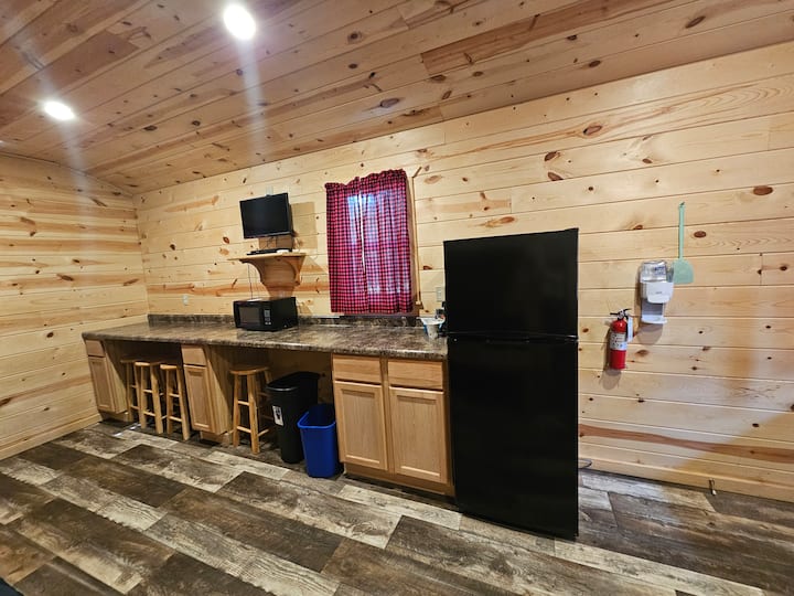Charming Nook Cabin 97 - Baraboo, WI