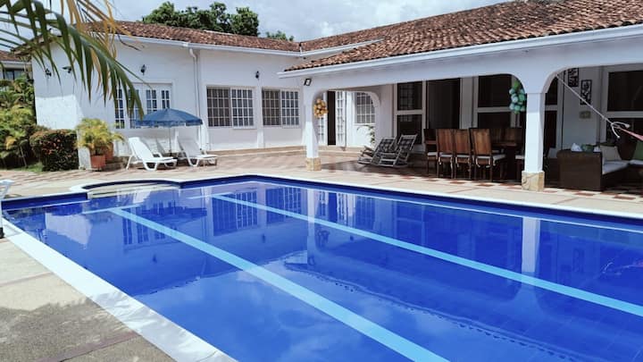 Hermosa Casa En Melgar Con Piscina, Wifi, Tv, Bbq - Melgar