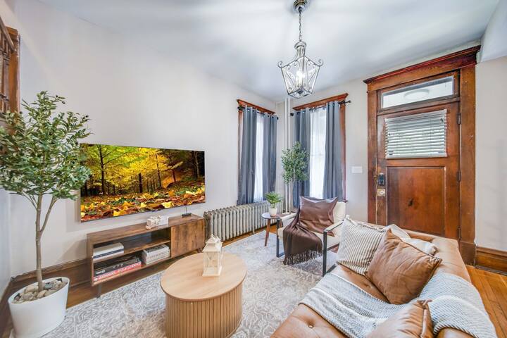 Exquisite Modern Historic Home Near Campus/Stadium gallery image 3