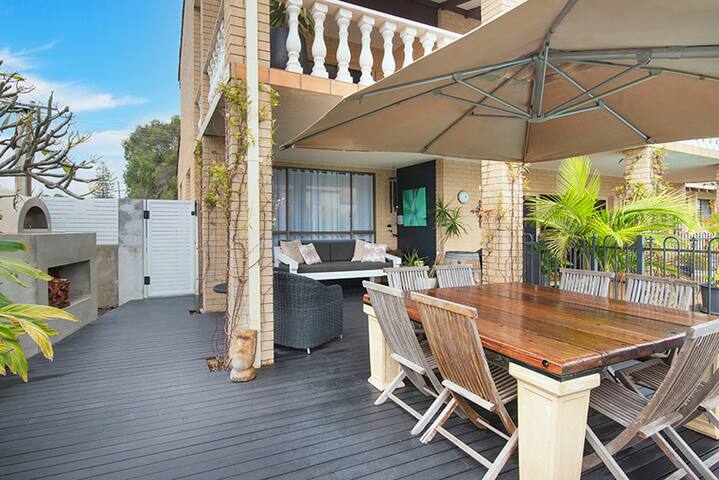 Ocean Oasis- Amazing location! gallery image 3