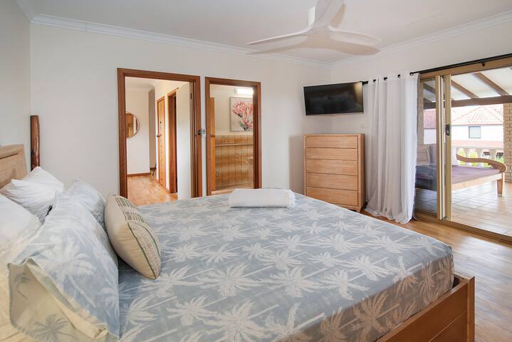 Ocean Oasis- Amazing location! gallery image 5