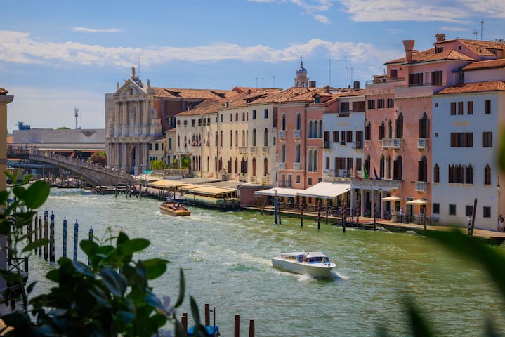 Vista Canal Grande Luxury Home – Stazione a 5 min gallery image 2