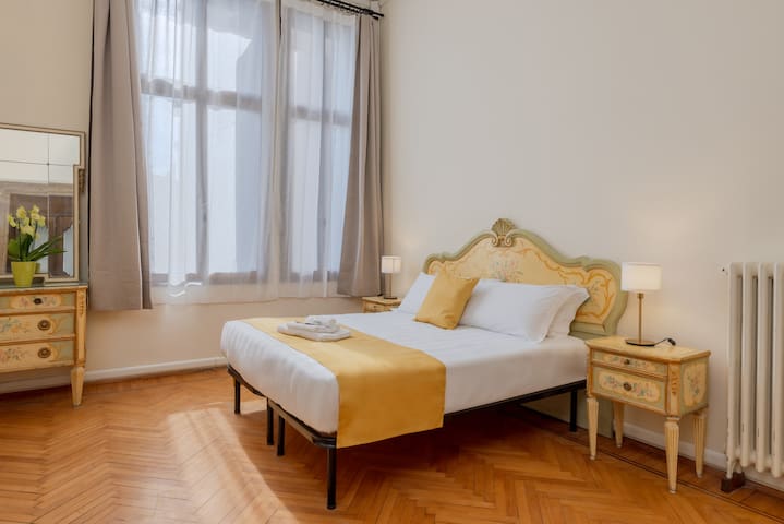 Vista Canal Grande Luxury Home – Stazione a 5 min gallery image 4