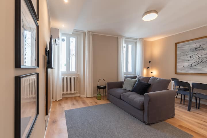 Arnaldo Cozy Home: Stay Central With Piazza View - Brescia