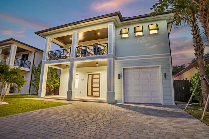 Tiki on the River – Fort Lauderdale, FL gallery image 2