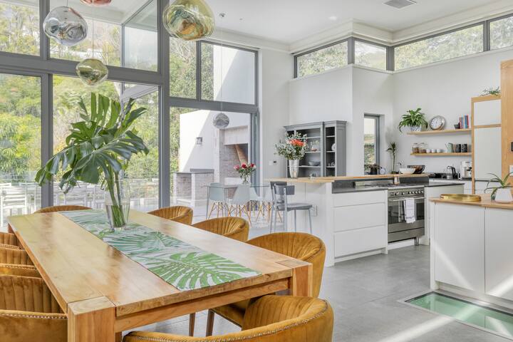 Beautiful, Secure, 3 Bed Family Home in Higgovale gallery image 3