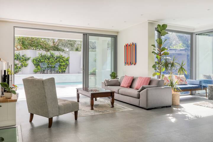 Beautiful, Secure, 3 Bed Family Home in Higgovale gallery image 4