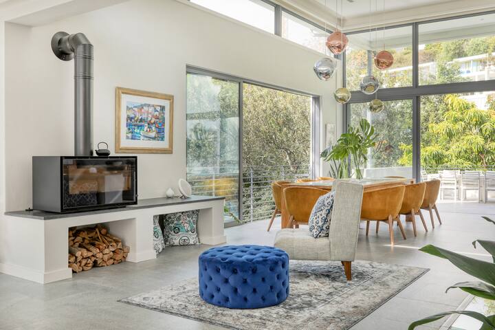 Beautiful, Secure, 3 Bed Family Home in Higgovale gallery image 2