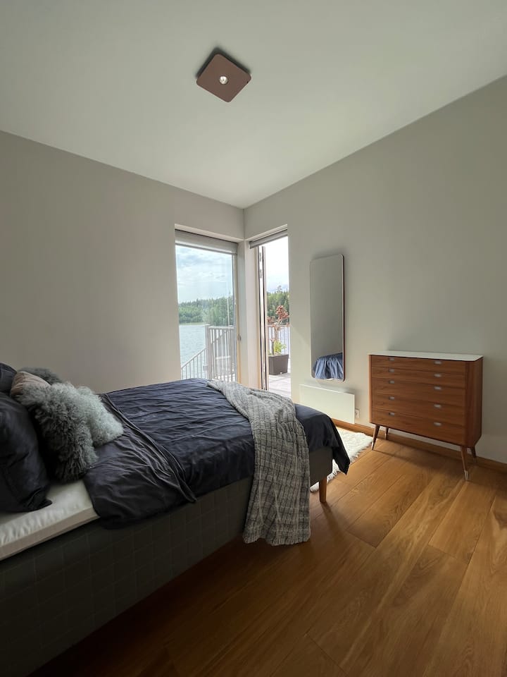 Მთავარი საძინებელი (180 × 220 სმ)