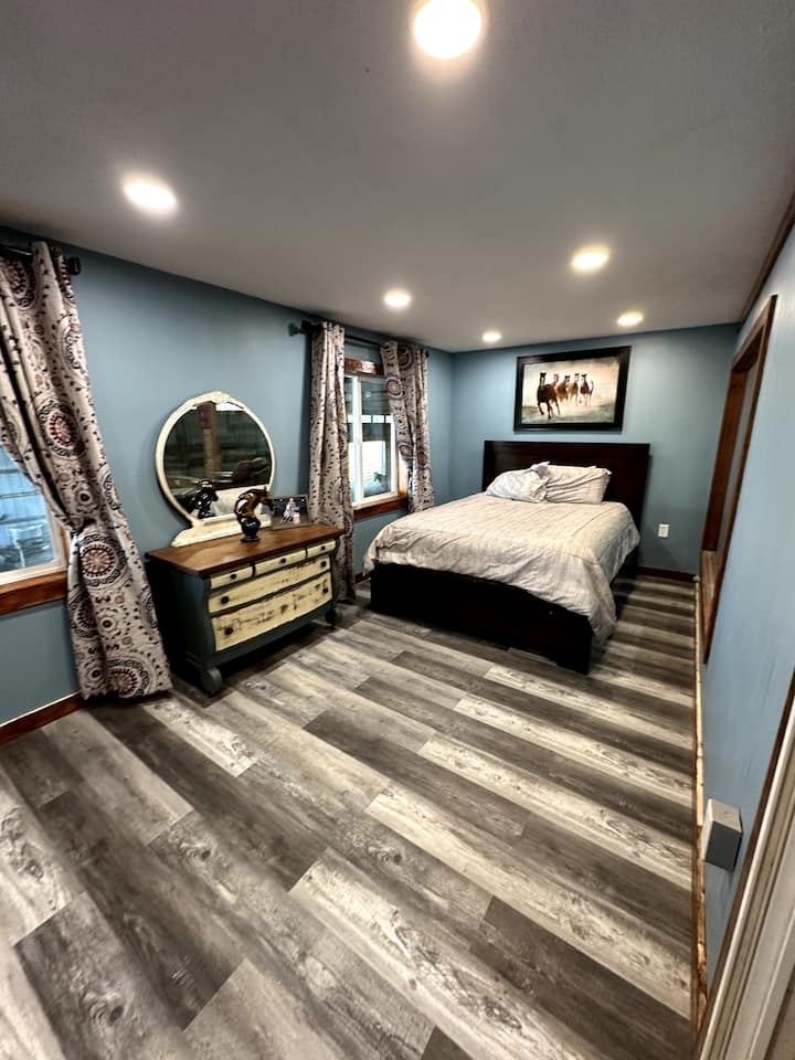 Equine Themed Apartment - Nebraska City, NE