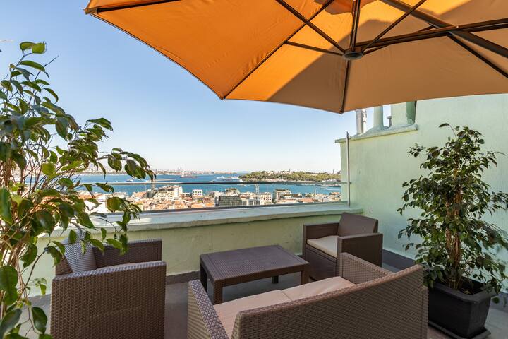 Spacious 2BR Apt w/ Stunning Views, Terrace, AC gallery image 5