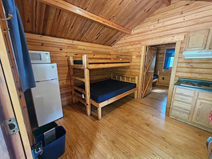 The Hideaway Cabin 85 - Baraboo, WI