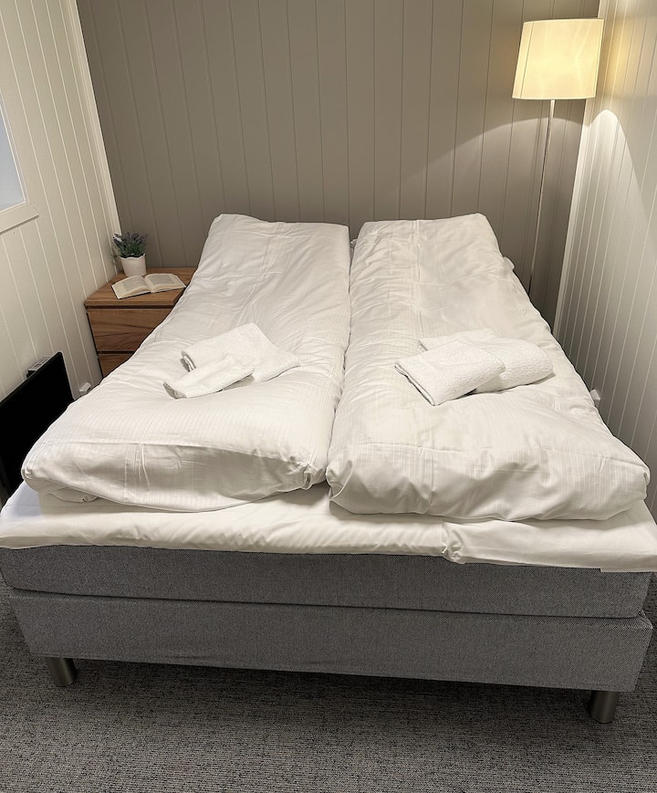 Posteľ so šírkou 150 cm.