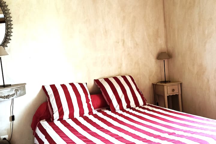 De kamer met een bed van 140