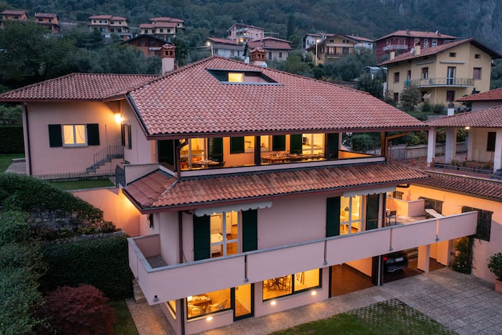Villa Con Piscina Fronte Lago - 科莫湖