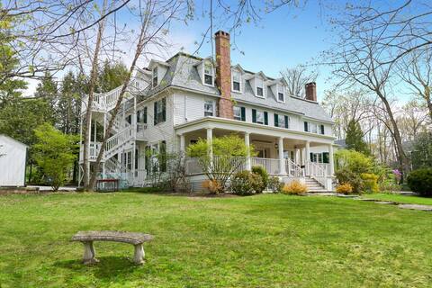 The Dewey Inn