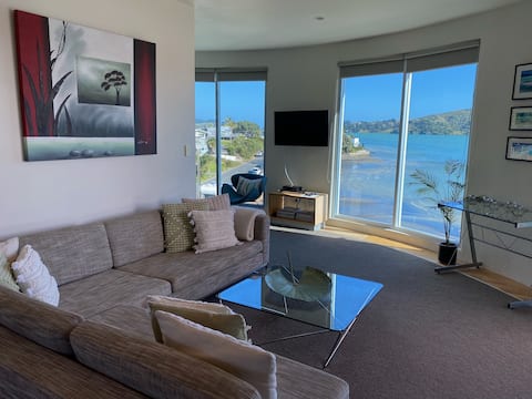 Top Airbnb: Raglan Silos - Penthouse apartment in Waikato District