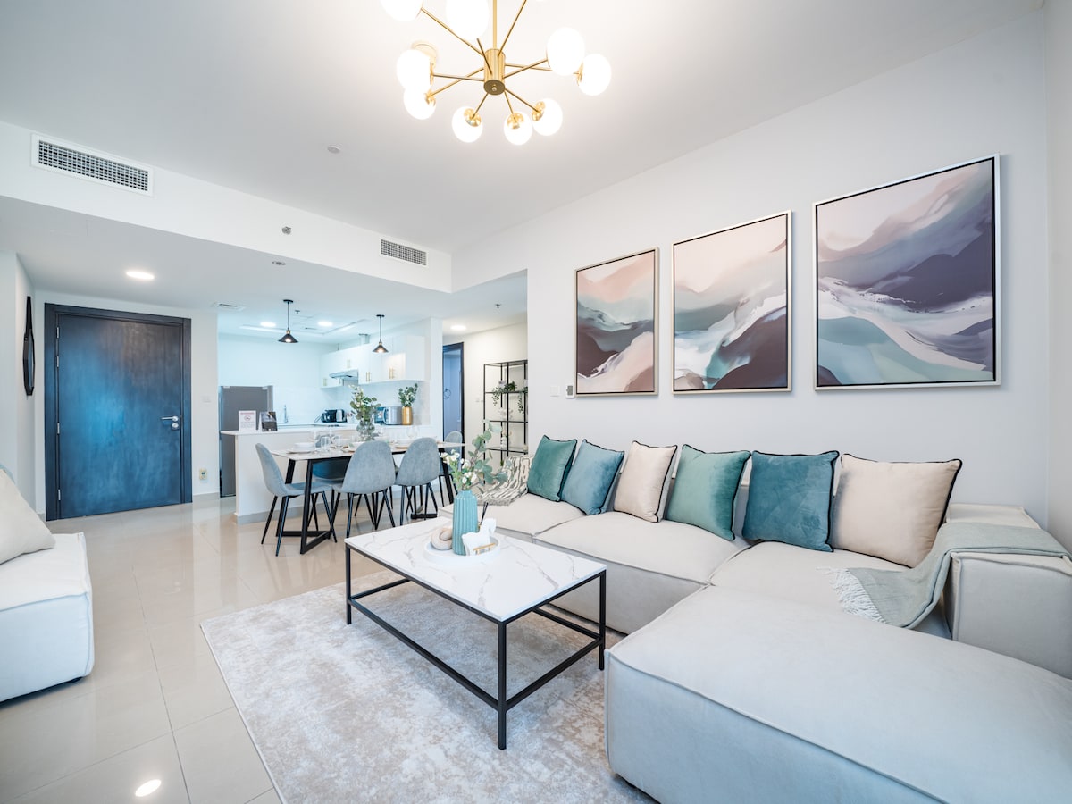 Top Airbnb: Sleek 2 Bed in Sports City in Al Hebiah Fourth