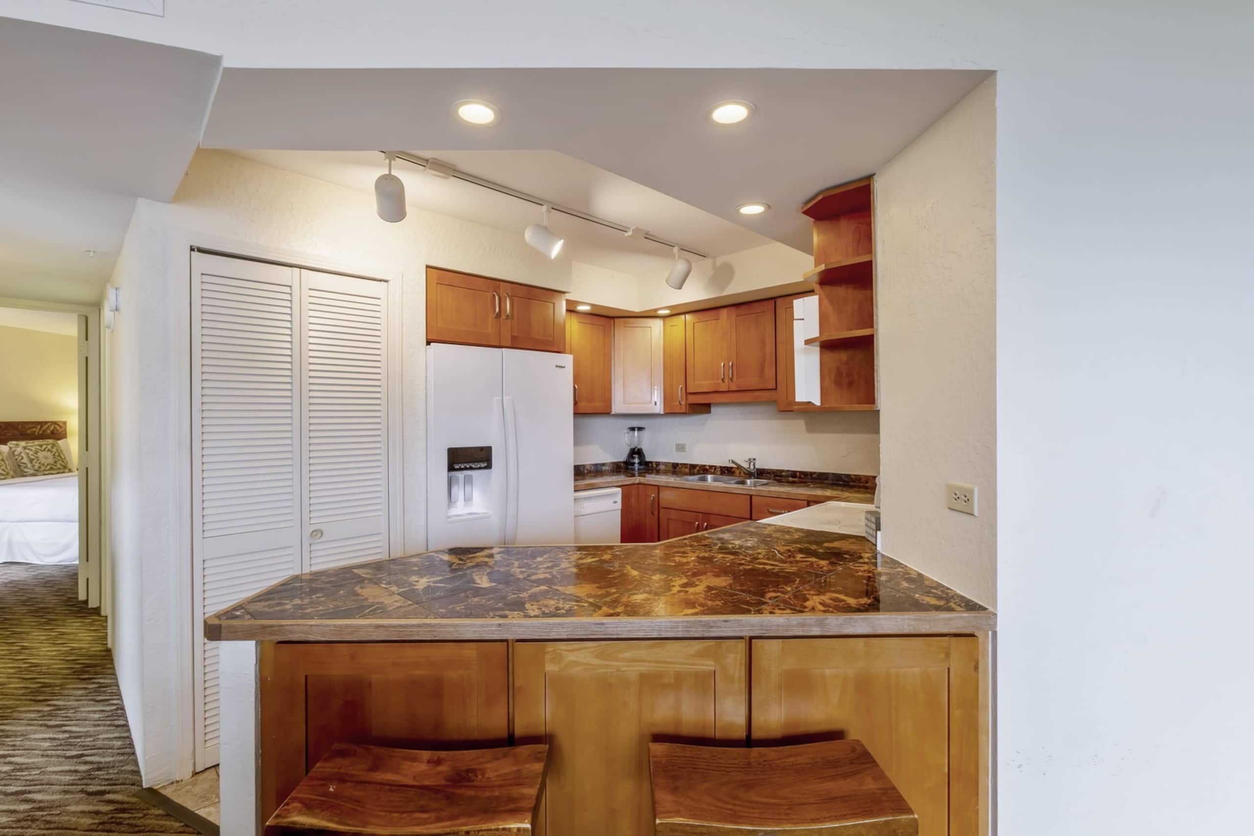 Condo in Lahaina · ★4.89 · 2 bedrooms · 4 beds · 2 shared baths - Image 9