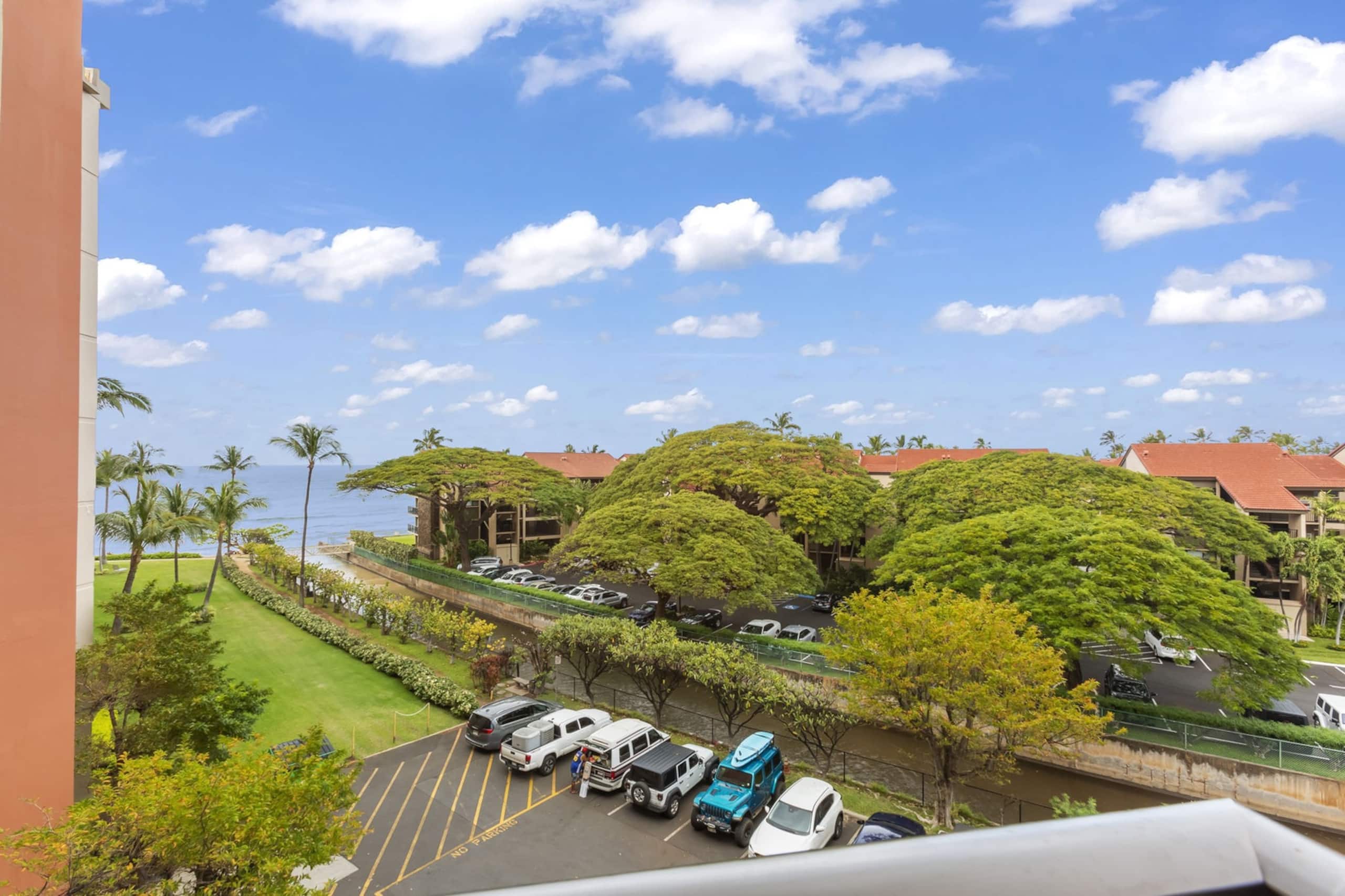 Condo in Lahaina · ★4.89 · 2 bedrooms · 4 beds · 2 shared baths - Image 35